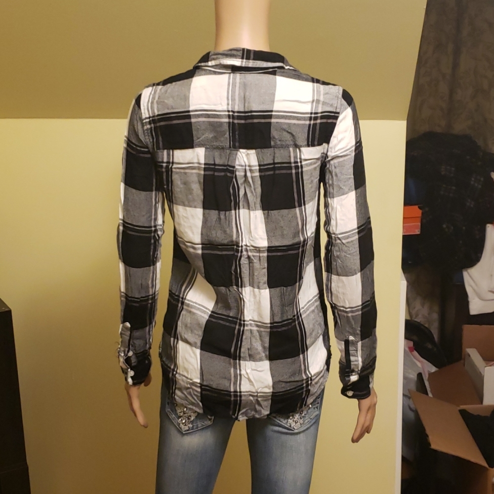 button down shirt - Picture 3 of 6